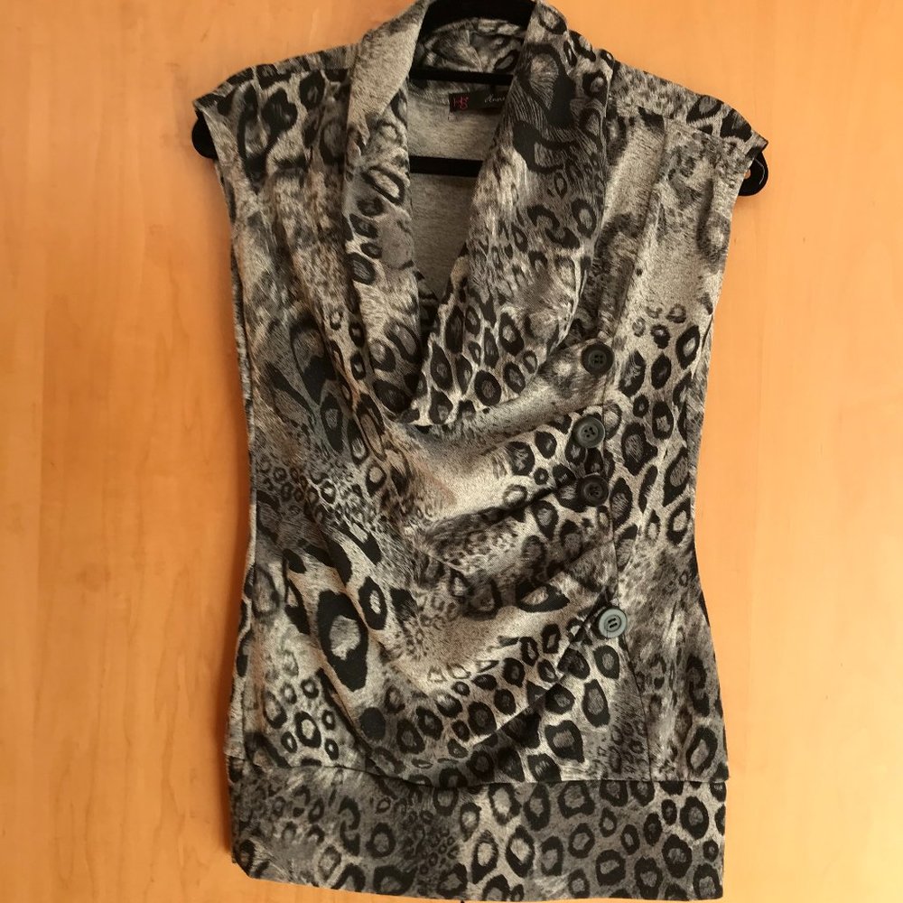 Sleeveless animal print top